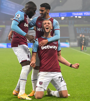 Tomas Soucek celebrates his goal