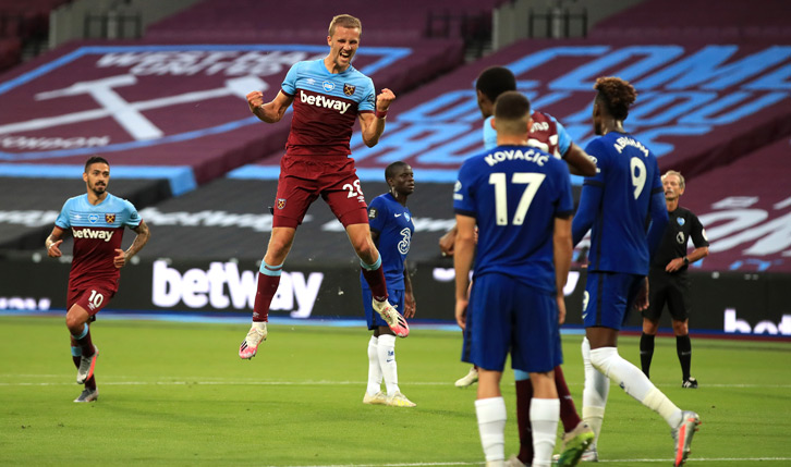 Tomas Soucek celebrates his goal versus Chelsea