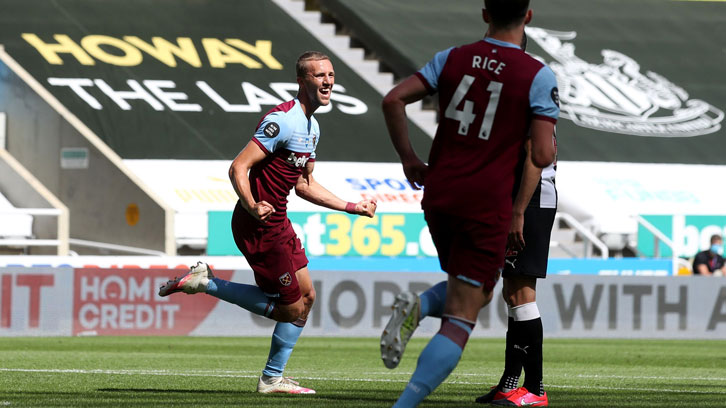 Tomas Soucek celebrates his goal