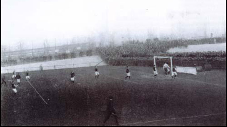 The Hammers in action against Plymouth in their final season at the Memorial Grounds