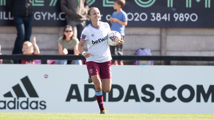 Martha Thomas celebrates her goal vs Arsenal