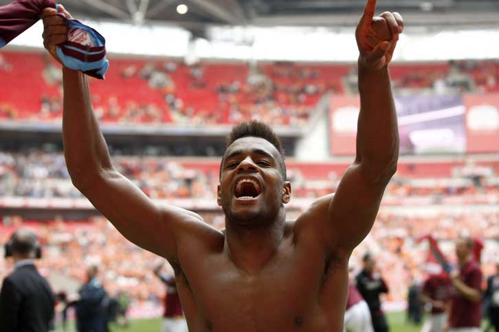 Ricardo Vaz Tê celebrates promotion with the Claret and Blue Army