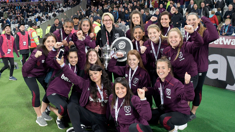 The West Ham Ladies squad with the WPL Plate