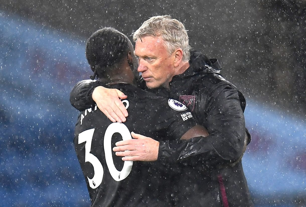 David Moyes congratulates Michail Antonio