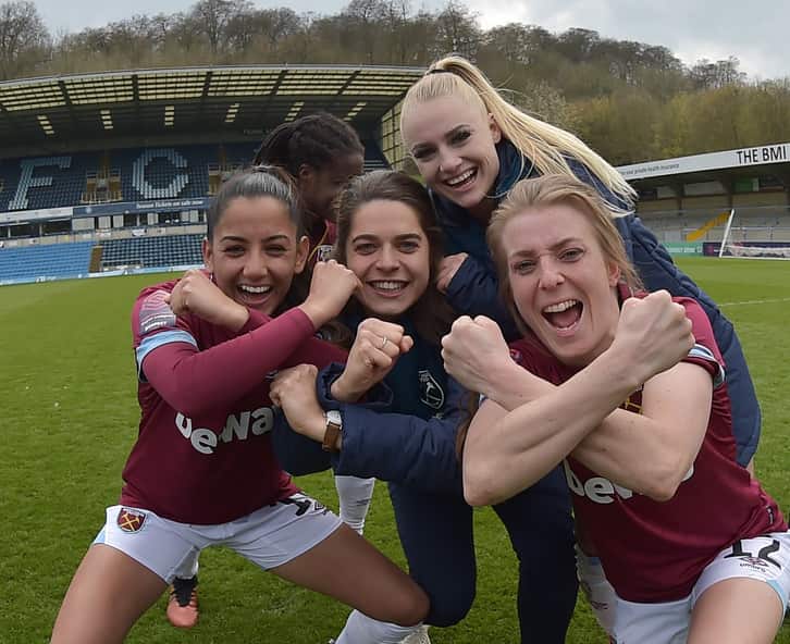 Kate Longhurst celebrates victory in the Women's FA Cup semi-final with Rosie Kmita, Tessel Middag and Alisha Lehmann