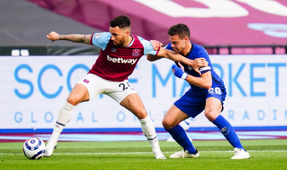 Ryan Fredericks holds off César Azpilicueta