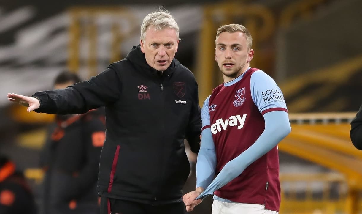 David Moyes gives Jarrod Bowen instructions