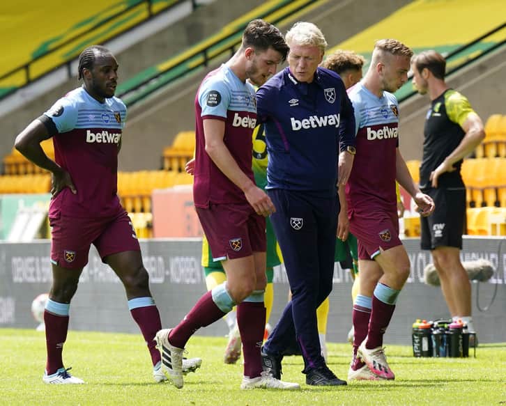 David Moyes with the team at Norwich