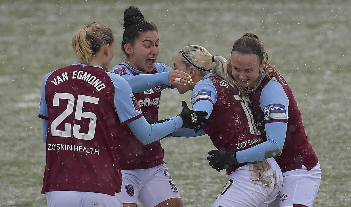The Hammers celebrate their equaliser against Bristol City