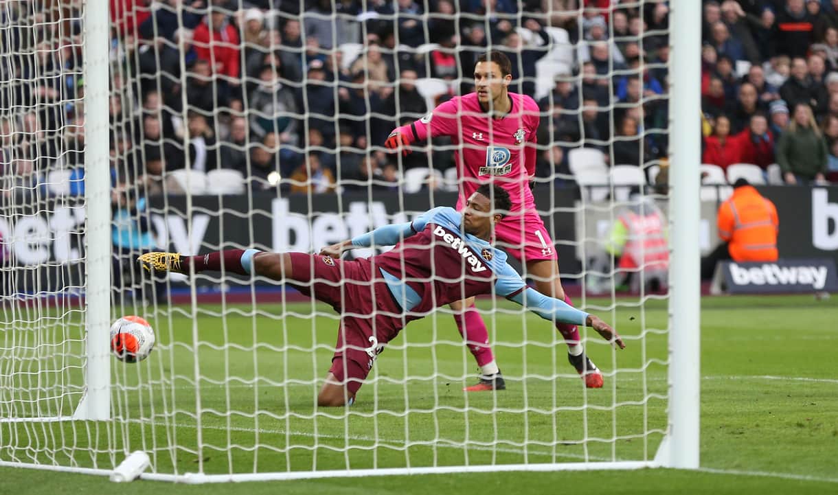 Sebastien Haller scores against Southampton