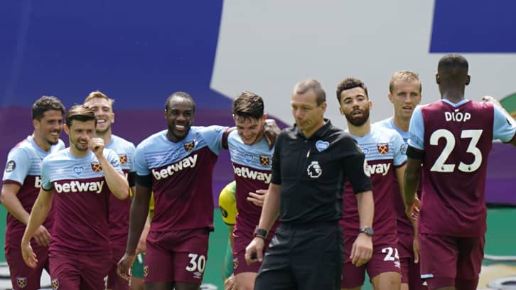 The Hammers celebrate with Michail Antonio