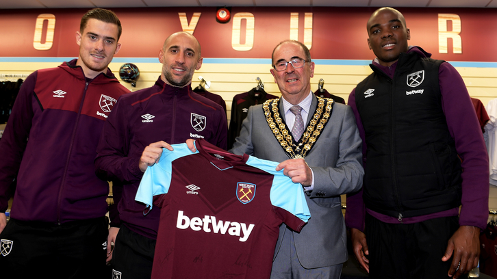 Martinez, Ogbonna and Zabaleta with Mayor of Basildon David Harrison