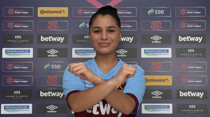 Jacynta Galabadaarachchi signs for West Ham United