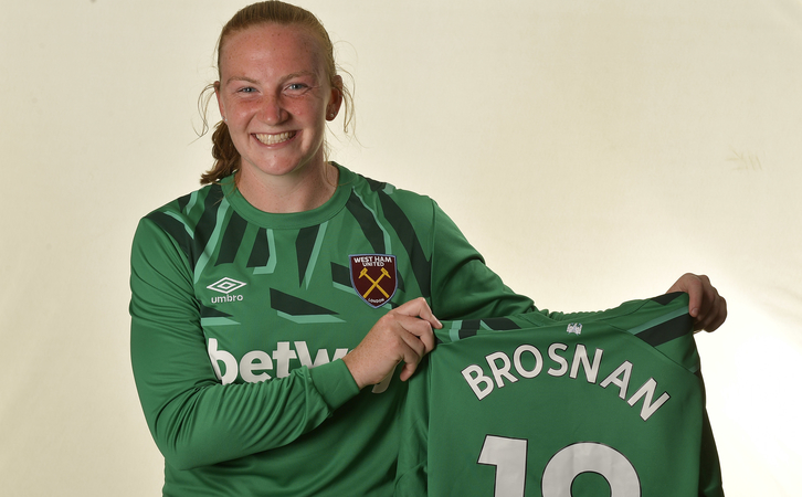 Brosnan signs for West Ham United women