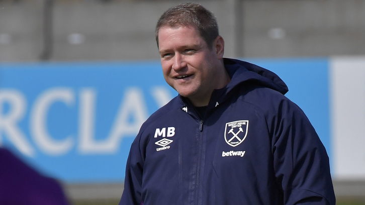 Matt Beard takes West Ham United women's training