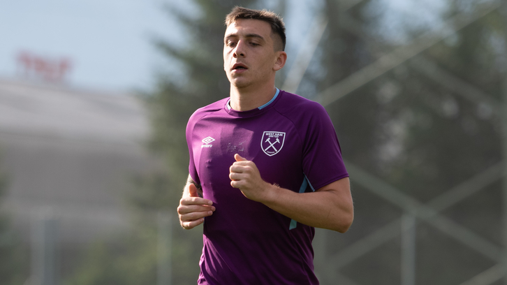 Jordan Hugill joins QPR on loan