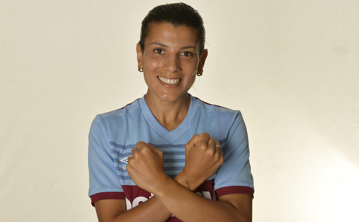 Kenza Dali signs for West Ham United