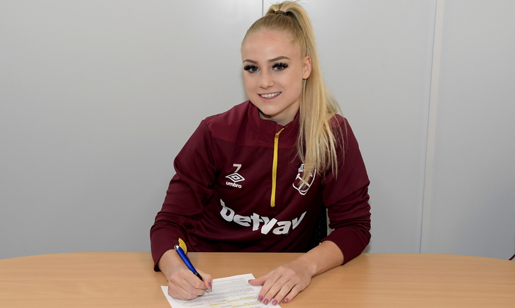 Alisha Lehmann signs new West Ham contract