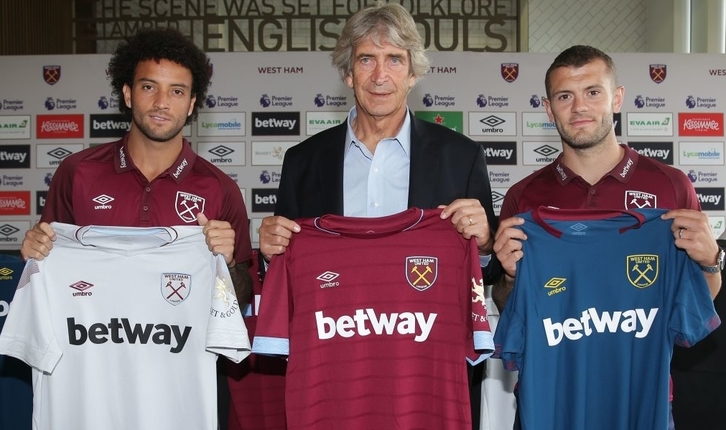 Pellegrini, Anderson and Wilshere pose