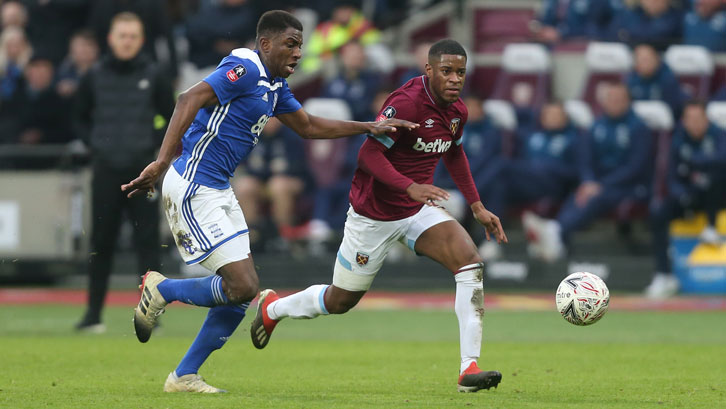 Xande Silva takes on the Birmingham City defence