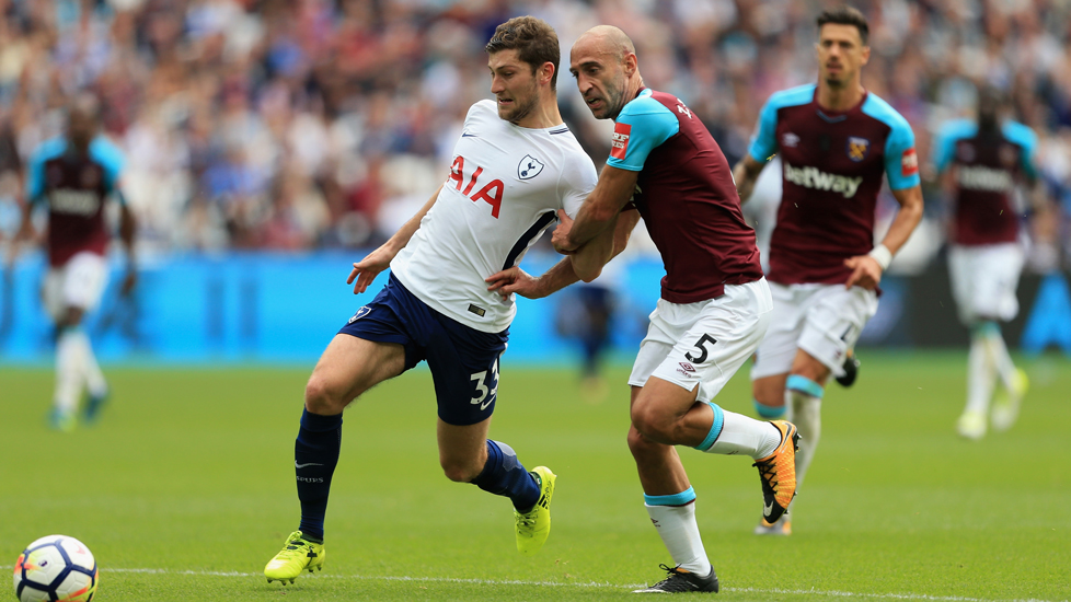 Pablo Zabaleta faces up Ben Davies