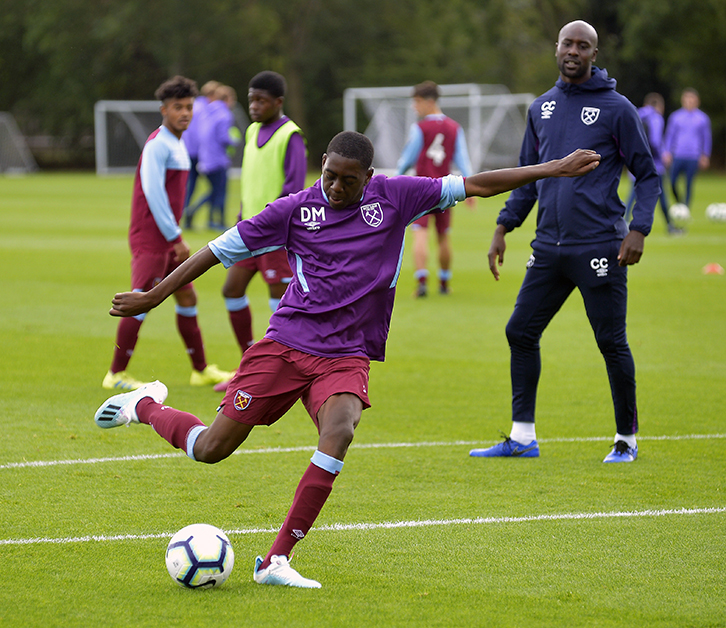 Carlton Cole coaching Divin Mubama and the U16s at Chadwell Heath