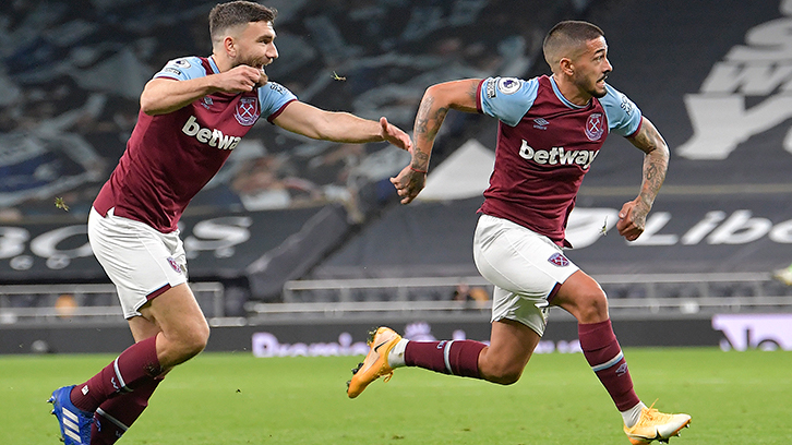 Snodgrass celebrates Lanzini's equaliser at Tottenham