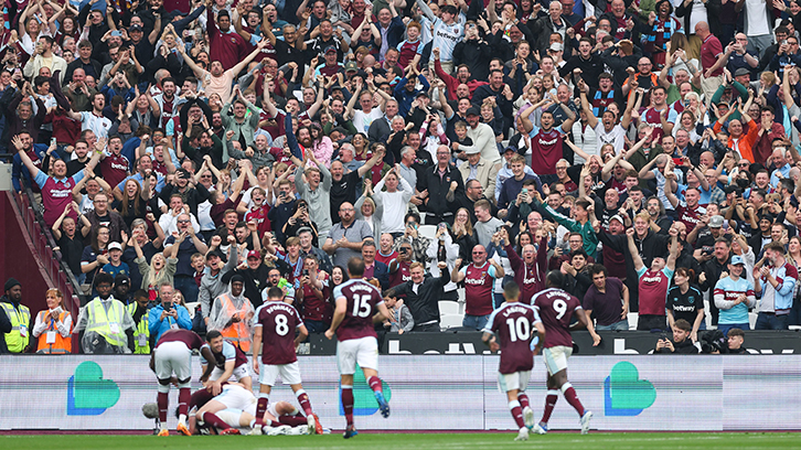 Bowen celebrates