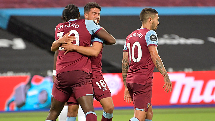 Fornals celebrates Michail Antonio's goal against Chelsea