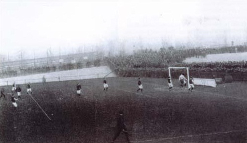 West Ham take on Plymouth Argyle in 1904