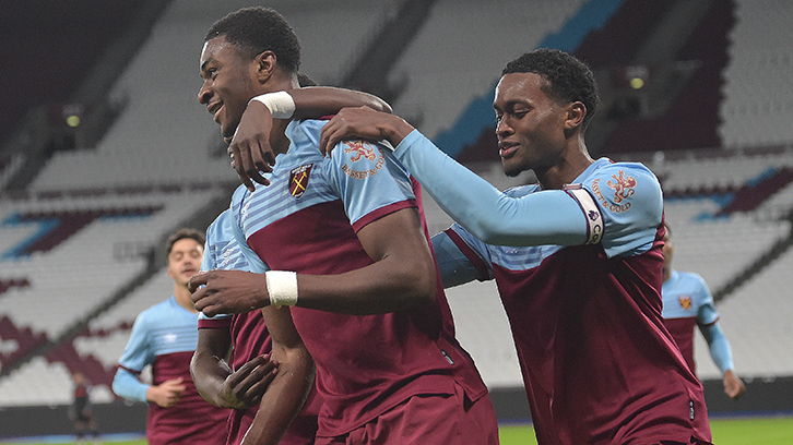 Olatunji Akinola celebrates with Sean Adarkwa at London Stadium