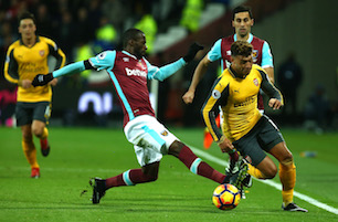 Pedro wins the ball off of Arsenal's Alex Oxlade-Chamberlain