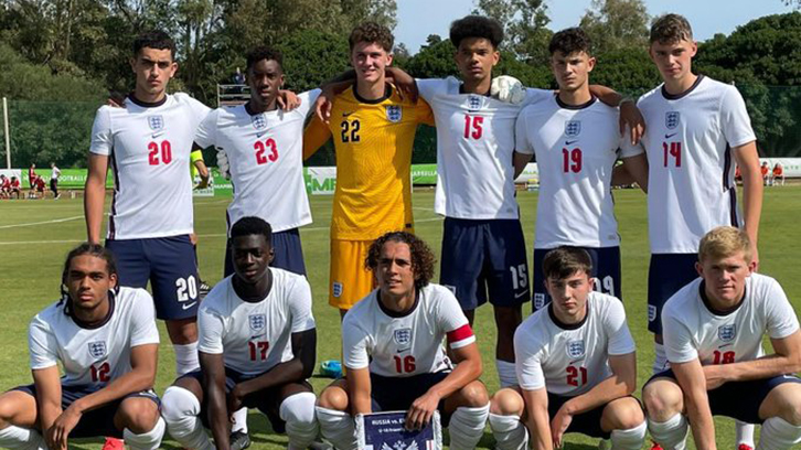 Sonny Perkins (wearing No20) lining up for England U18s against Russia