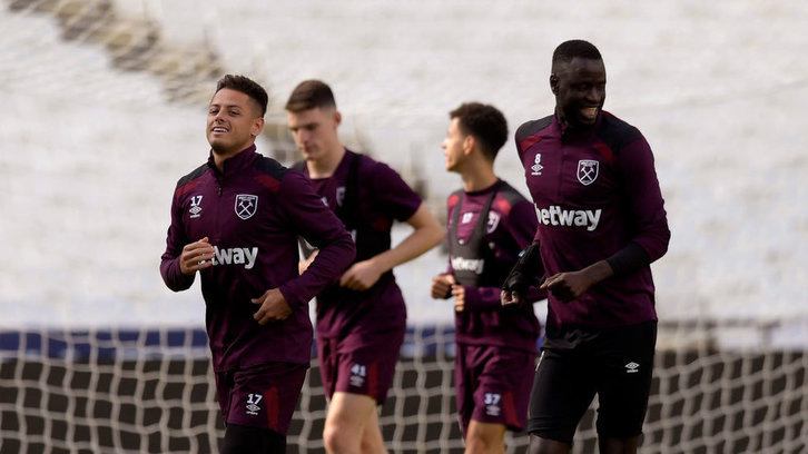 Chicharito and Kouyate in West Ham training