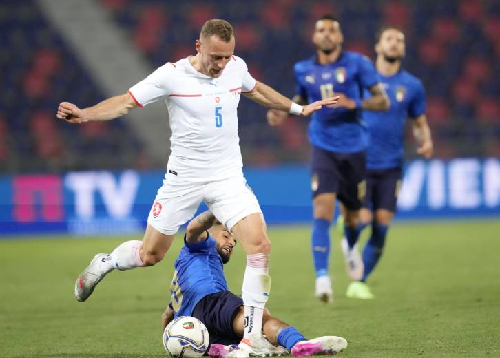 Vladimir Coufal in action against Italy