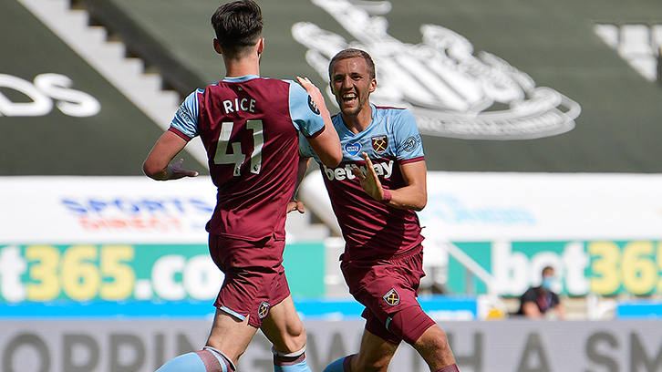 Tomas Soucek celebrates his goal