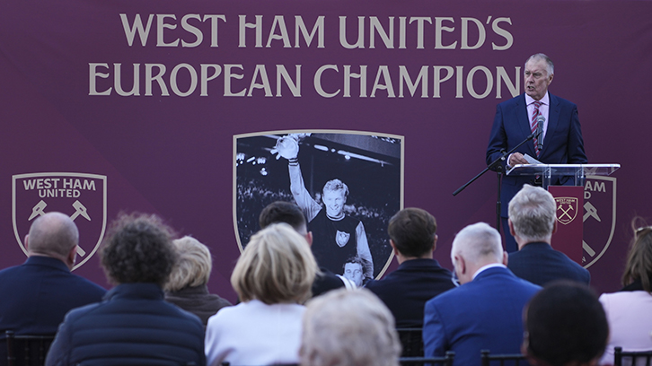 Hurst speaks at the statue's unveiling