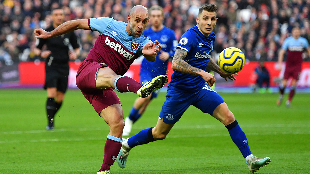 Pablo Zabaleta clears the ball against Everton