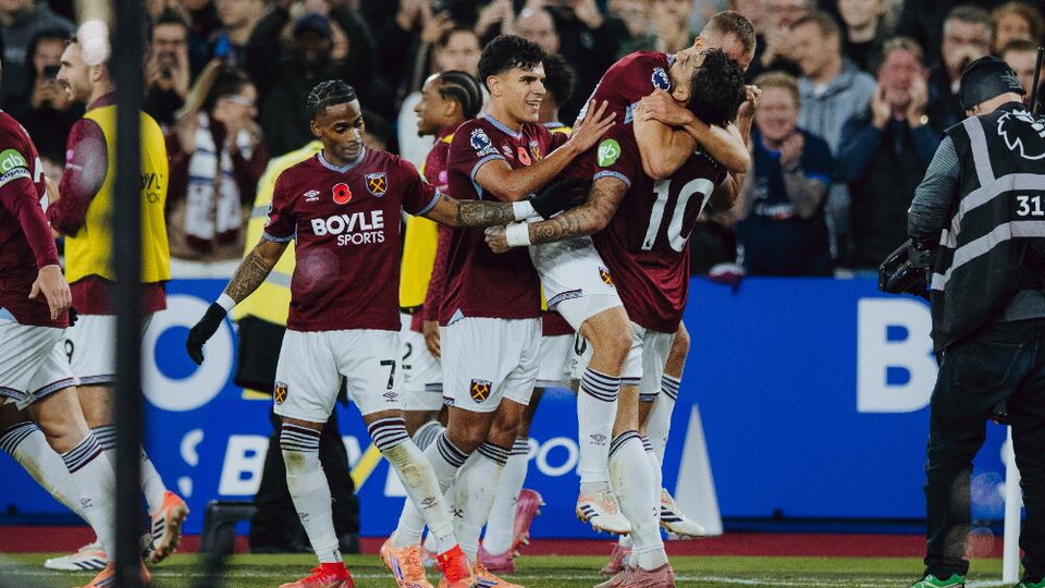 The Hammers' celebrate Tomáš Souček's goal against Burnley