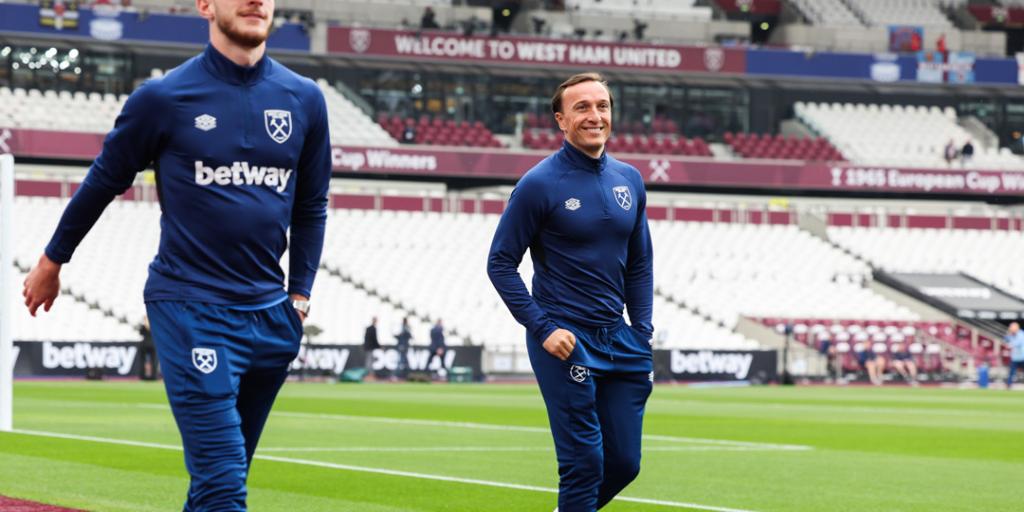  Team News: Noble starts on bench, Souček returns