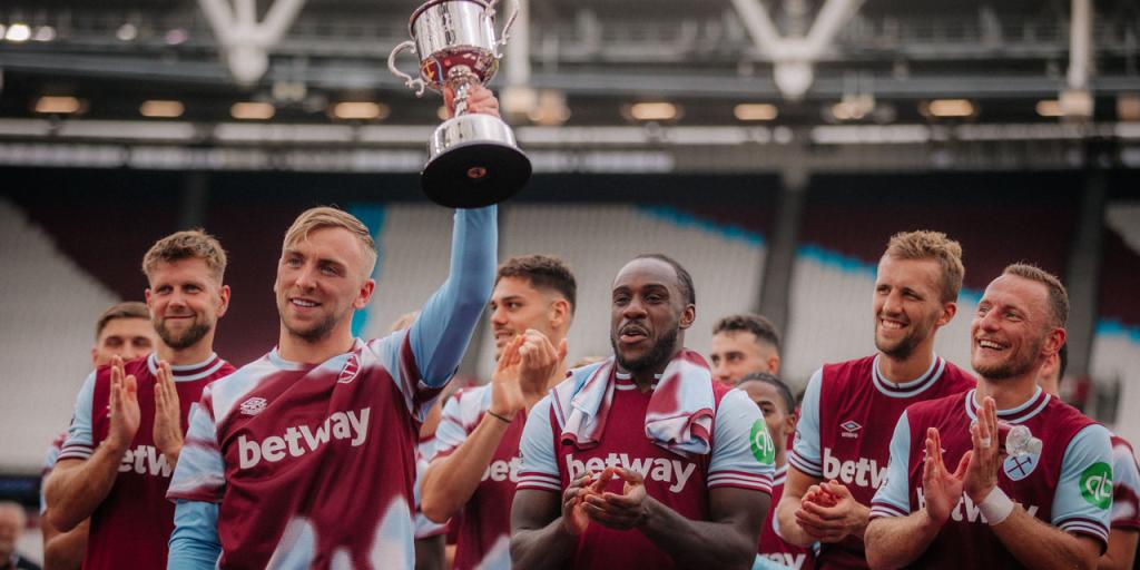 入手能06 West Ham United FA Cup決勝進出マグカップ