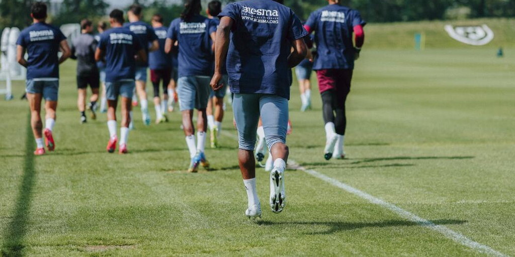 Training Gallery | Hammers players show support for Blesma ahead of Tottenham derby - West Ham United